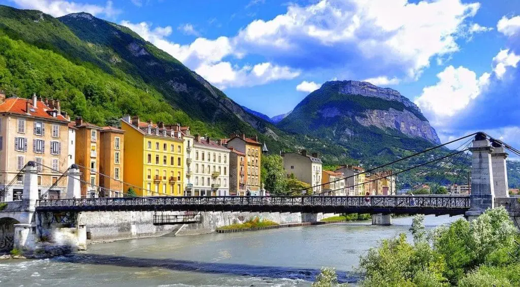 Travel guide to Grenoble