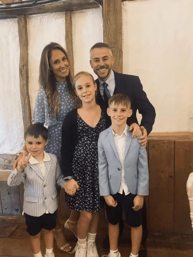 Andy was born 1969 in London, he now lives in Kent with his wife Beckie and his five children Josh, Tom, Gemma, Amelia and Alfie.