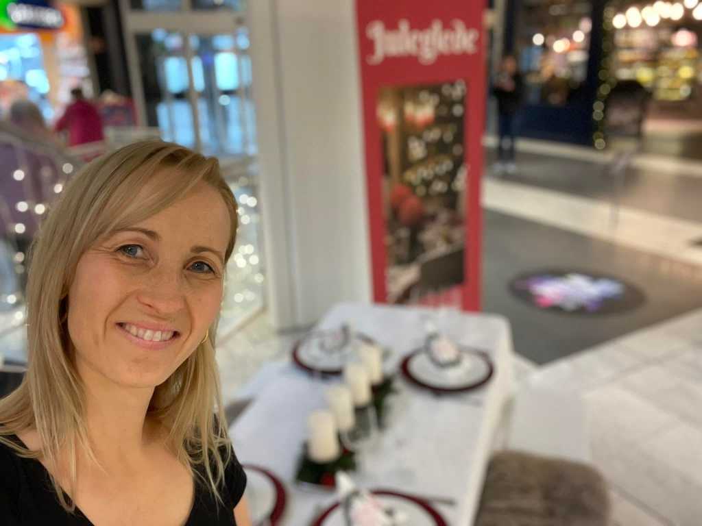 Linda Thunshelle at a Stand in the shoppijng center Kuben in Hønefoss, Norway on 24 November 2021❤️🎄