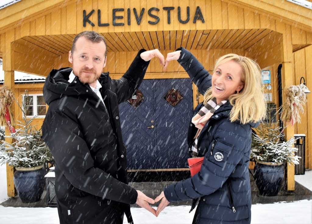 Andy Fierdrichs and Linda Thunshelle make a Christmas celebration for the disadvantaged. Photo: Ingvild Drange Tronhus