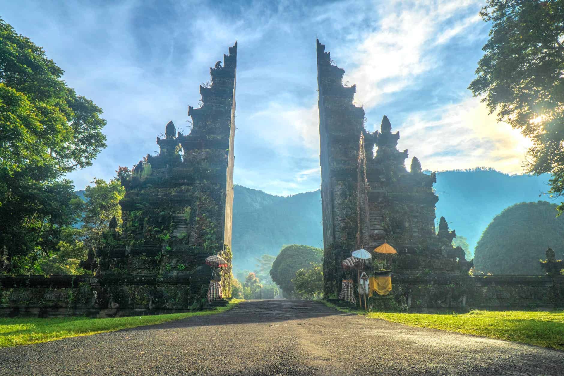 handara gate uner blue sky, iconic image for this travel guide to Bali