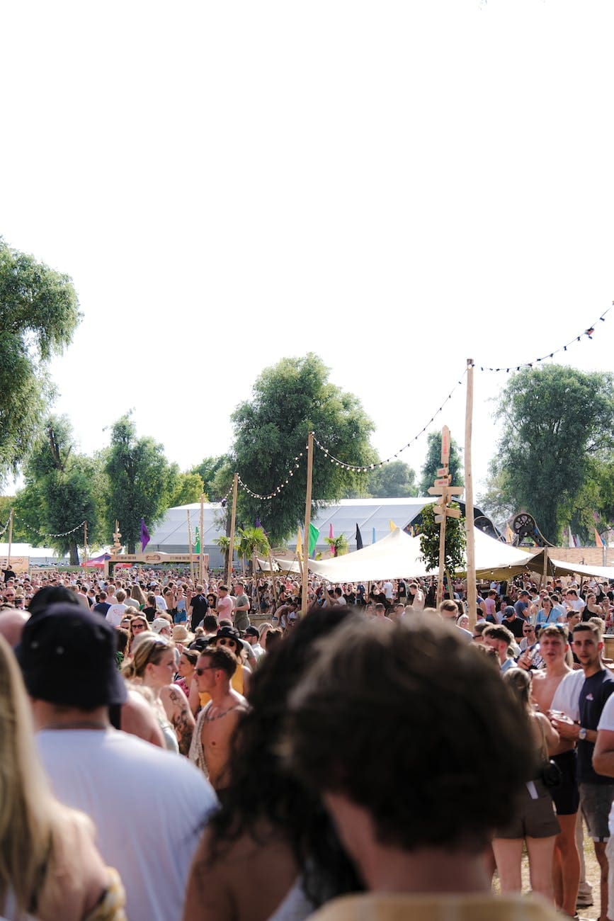 affiliate marketer without a website on a festival