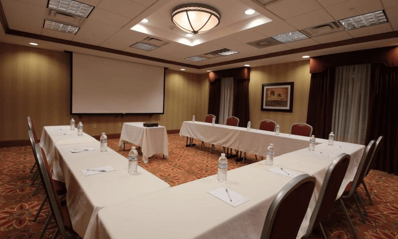 Hampton Inn Hampton business rooms
