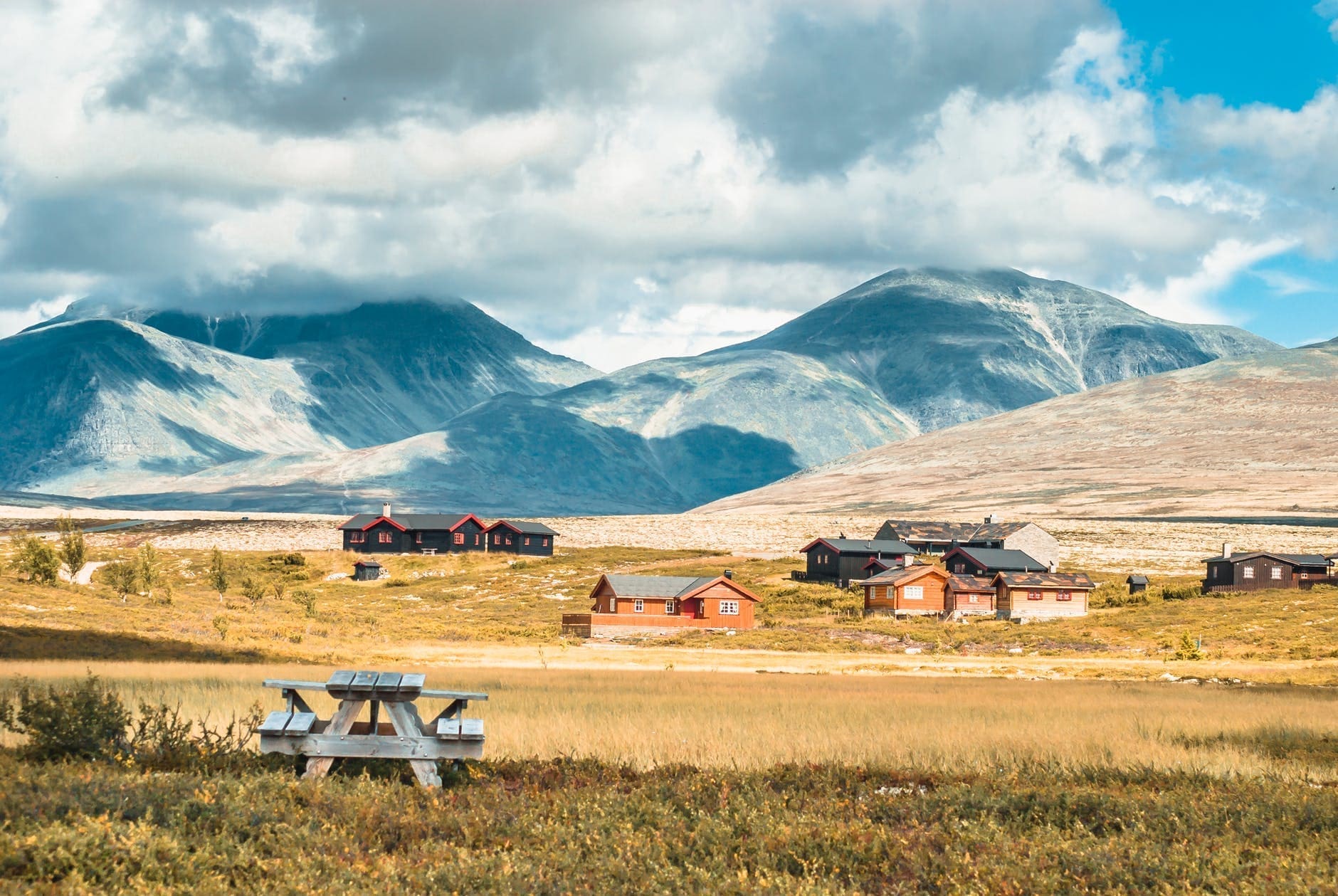A town next to the mountains and the importance of the oil and gas industry in Norway's economy