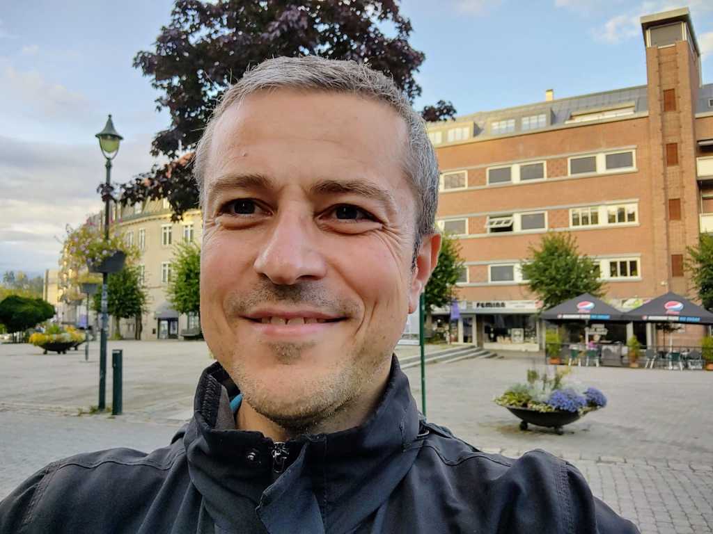 I have lived in Hønefoss, Norway since 2010